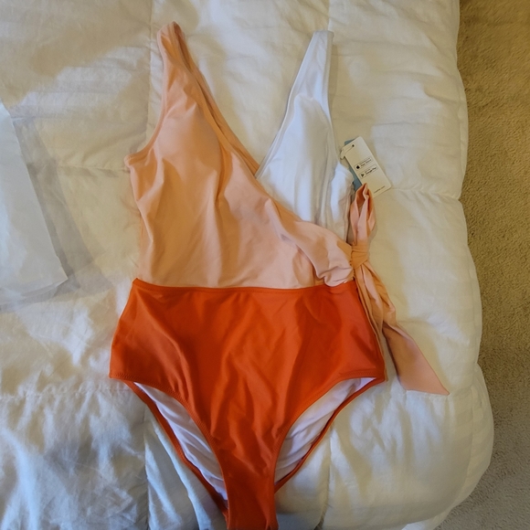 CUPSHE brand new suit, never worn - Picture 7 of 8